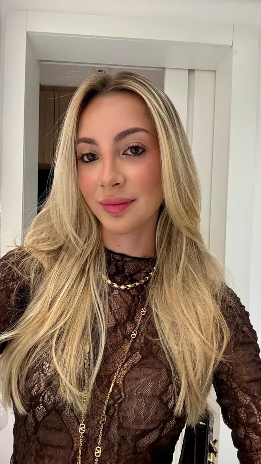 Ana Julia Carvalho